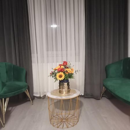 Zenlux Hotel Iasi Buitenkant foto