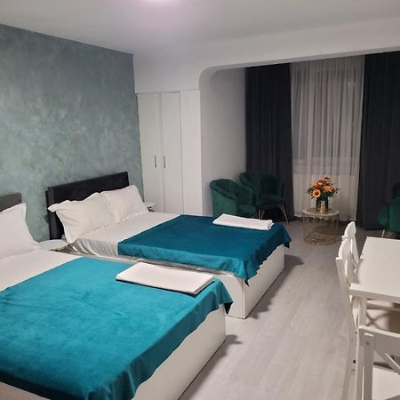 Zenlux Hotel Iasi Buitenkant foto