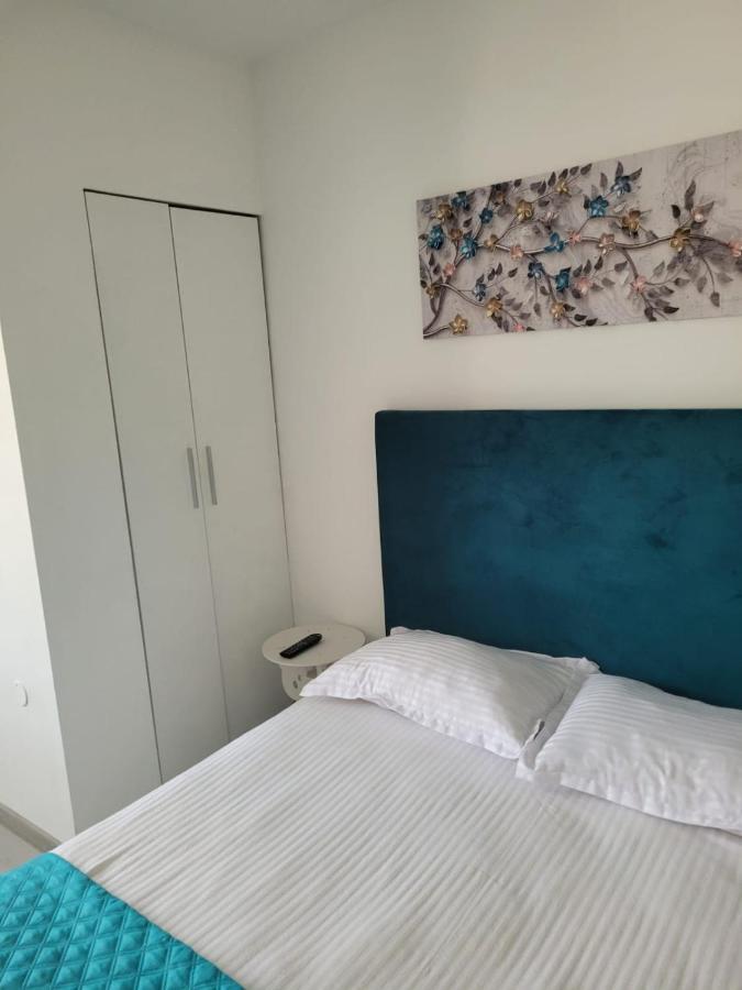 Zenlux Hotel Iasi Buitenkant foto