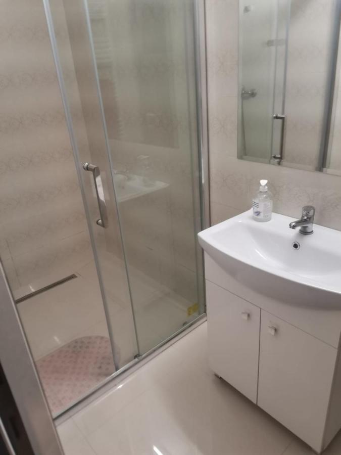 Zenlux Hotel Iasi Buitenkant foto
