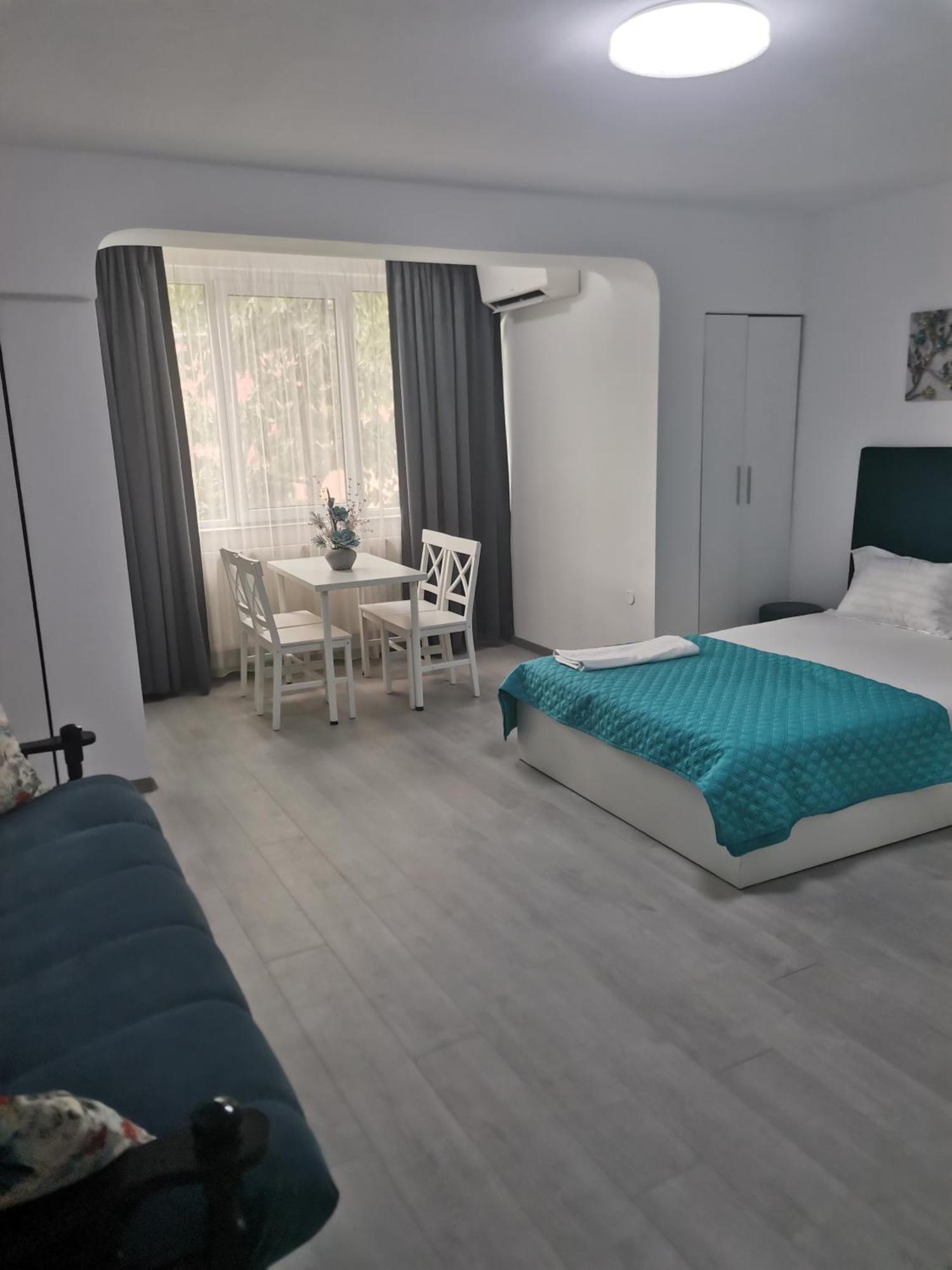 Zenlux Hotel Iasi Buitenkant foto