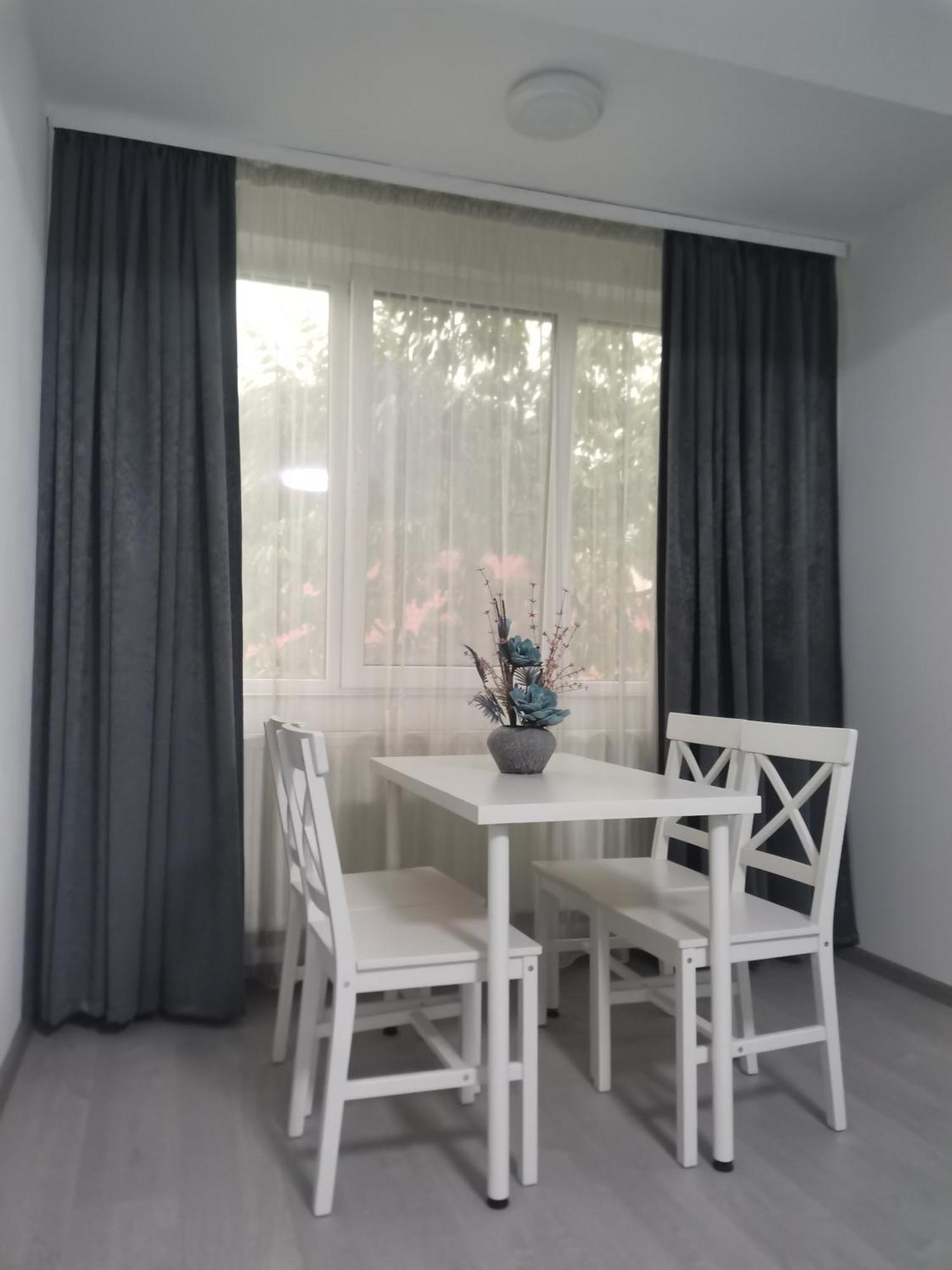 Zenlux Hotel Iasi Buitenkant foto